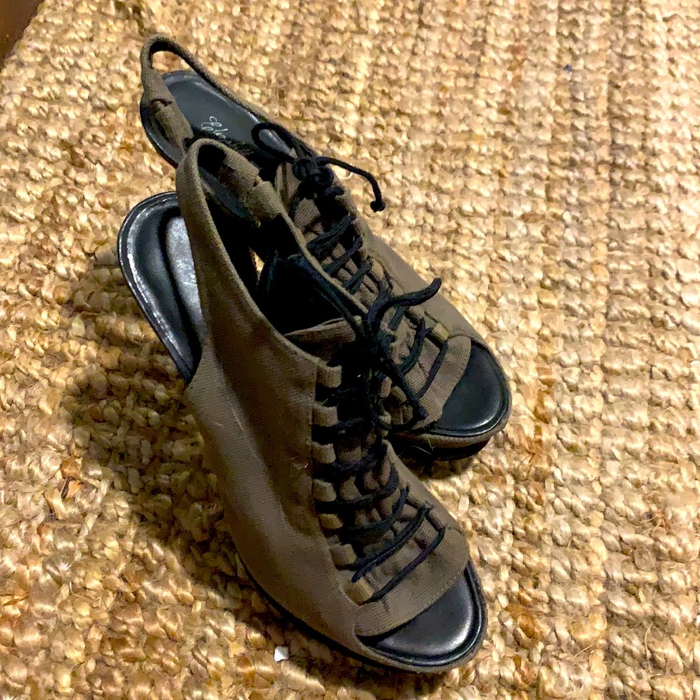 Elizabeth & James Sz:7 1/2 LIKE NEW ✨😍
